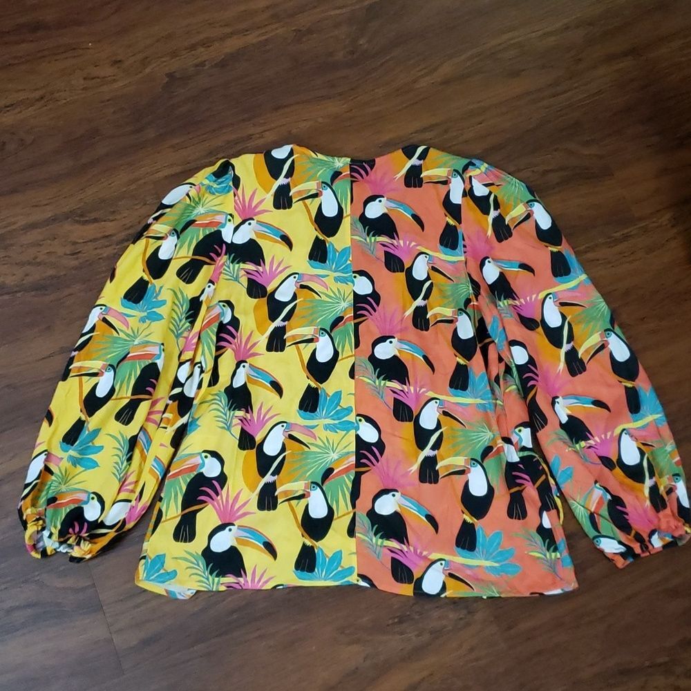Farm Rio Tropical Toucan Rainbow Chic Feminine Wrap Blouse Size Small - Picture 9 of 9